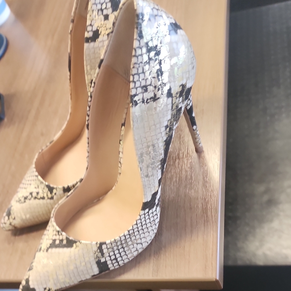 Steve Madden Black and Cream Heels with Pointed Toe